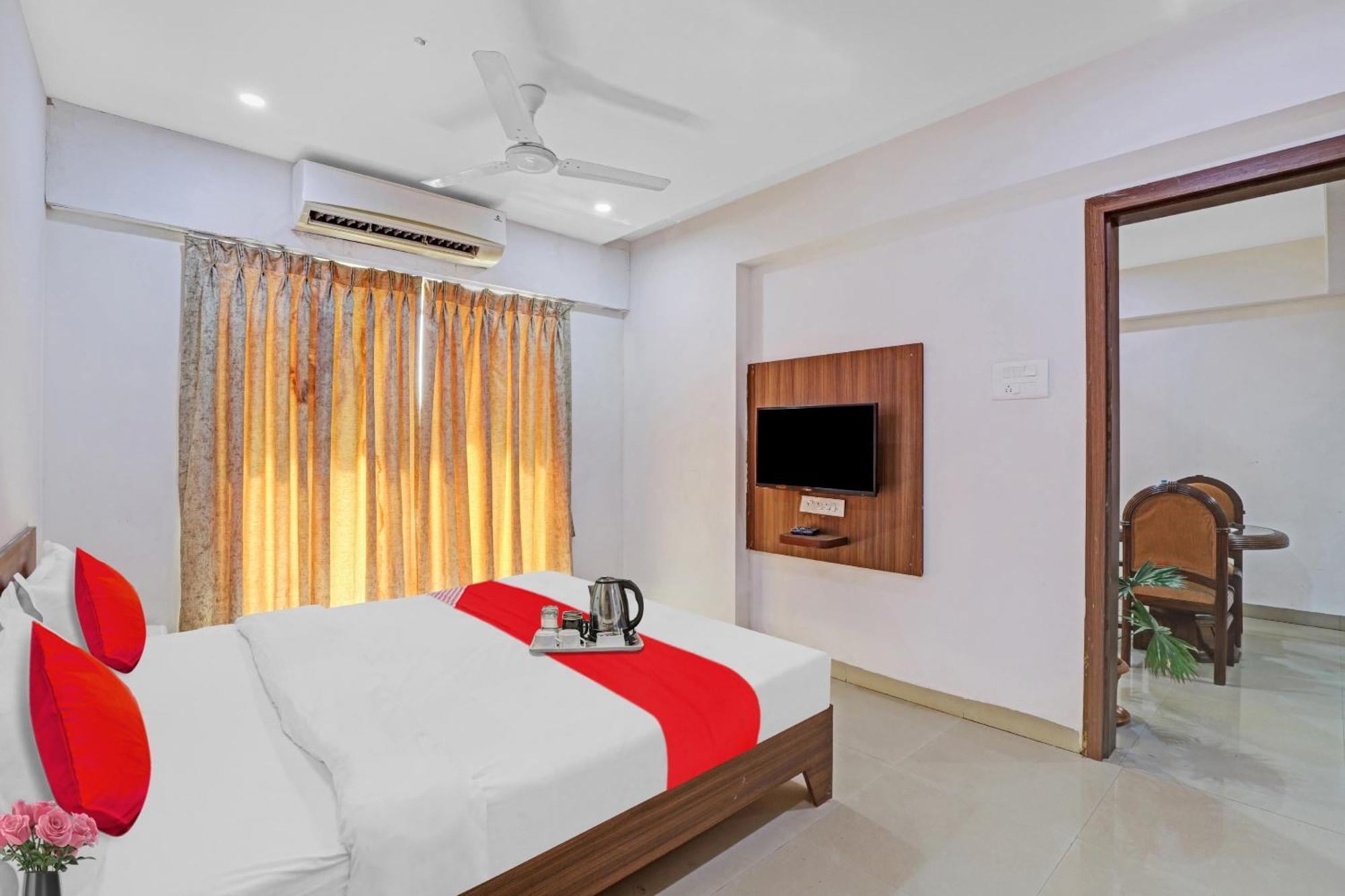 Oyo Flagship Hotel Residency Silvassa Exterior photo