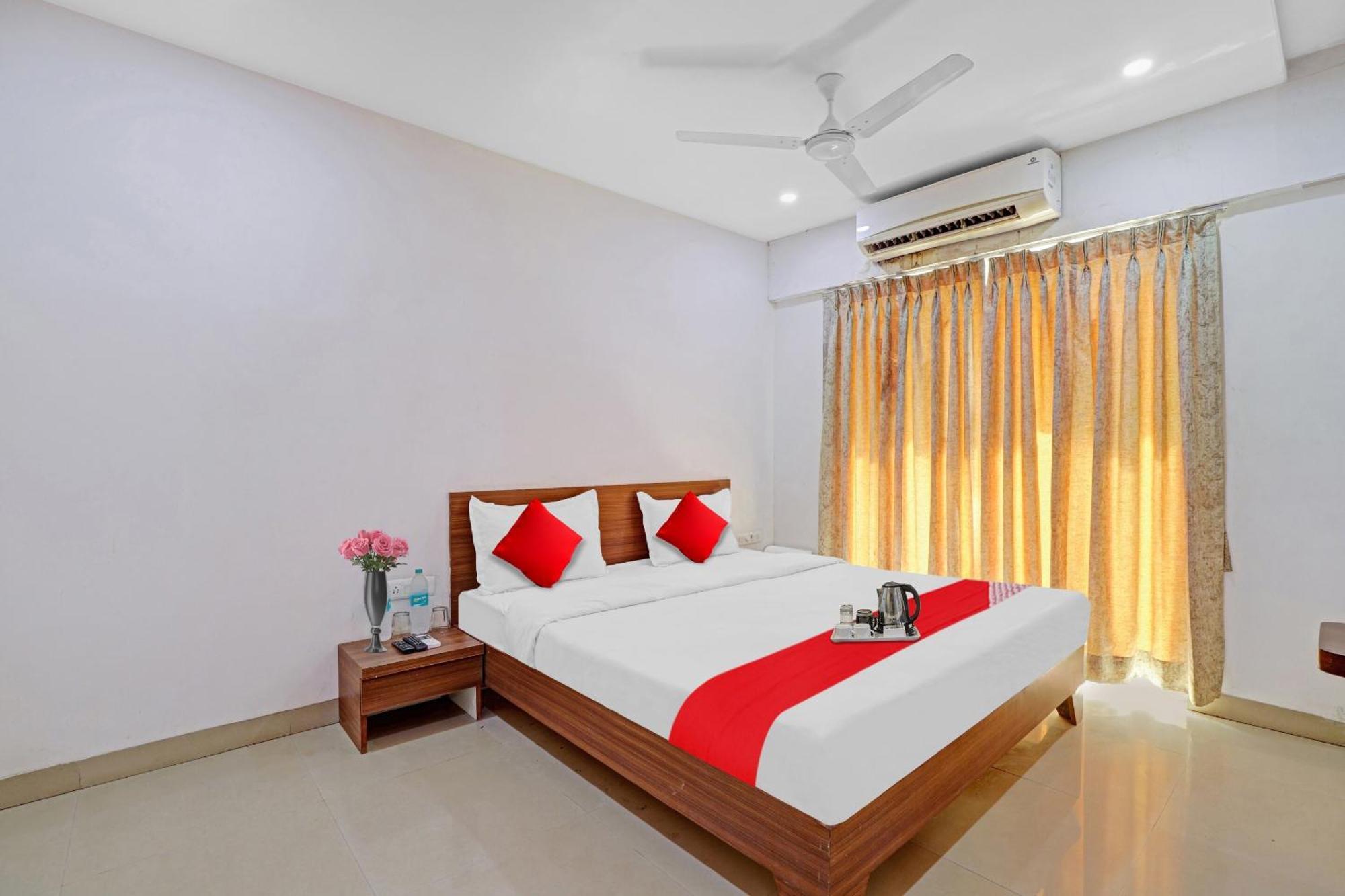 Oyo Flagship Hotel Residency Silvassa Exterior photo