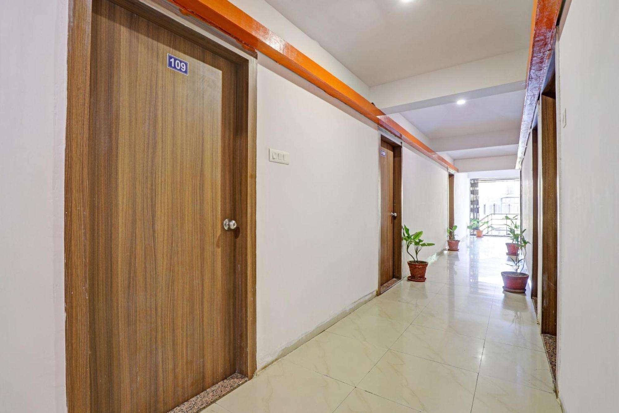 Oyo Flagship Hotel Residency Silvassa Exterior photo