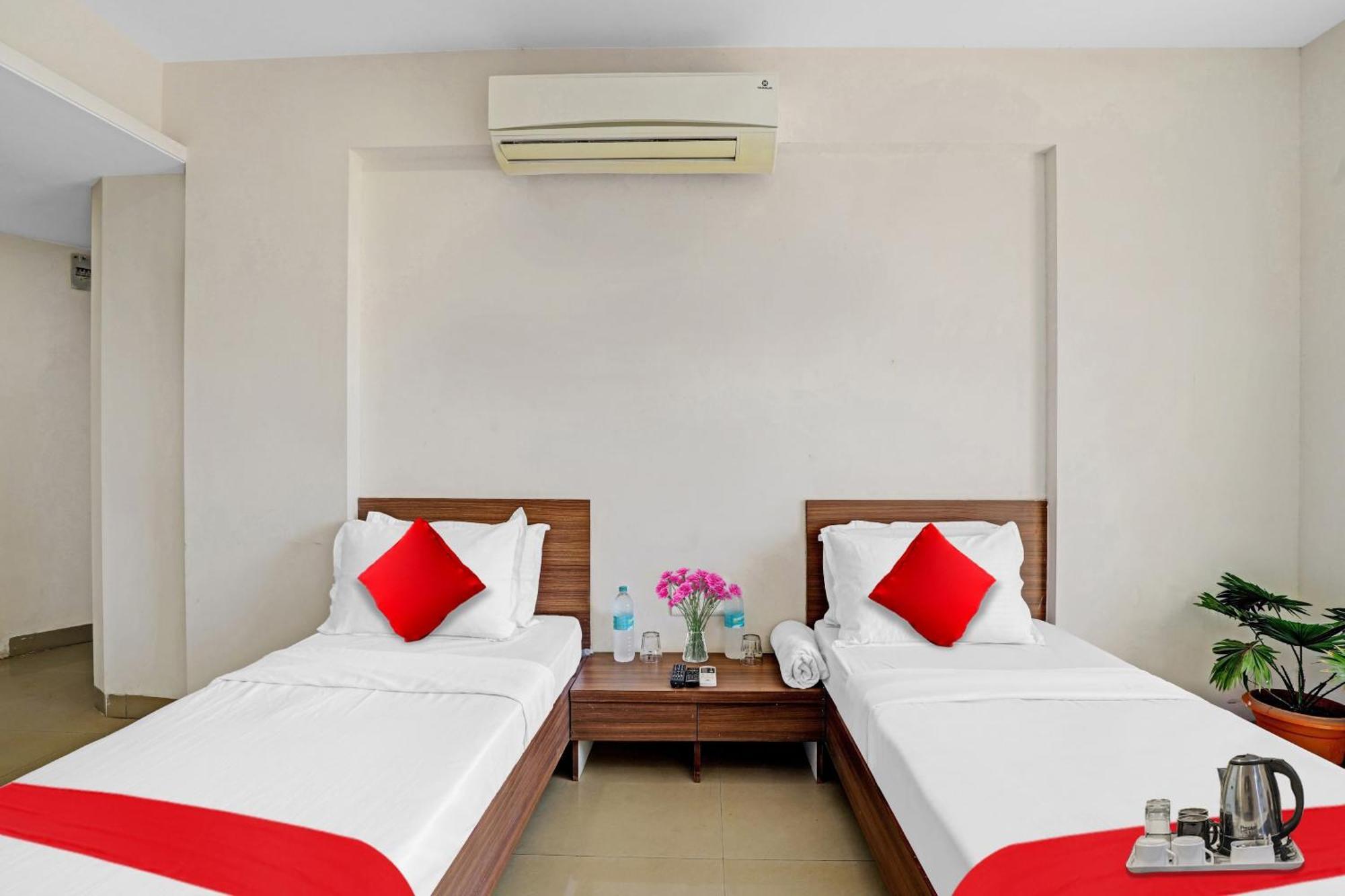 Oyo Flagship Hotel Residency Silvassa Exterior photo