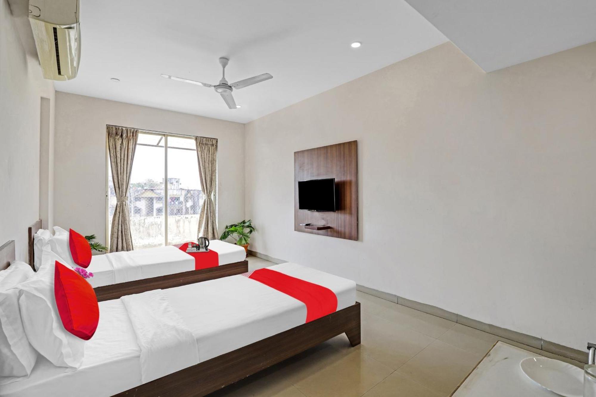 Oyo Flagship Hotel Residency Silvassa Exterior photo