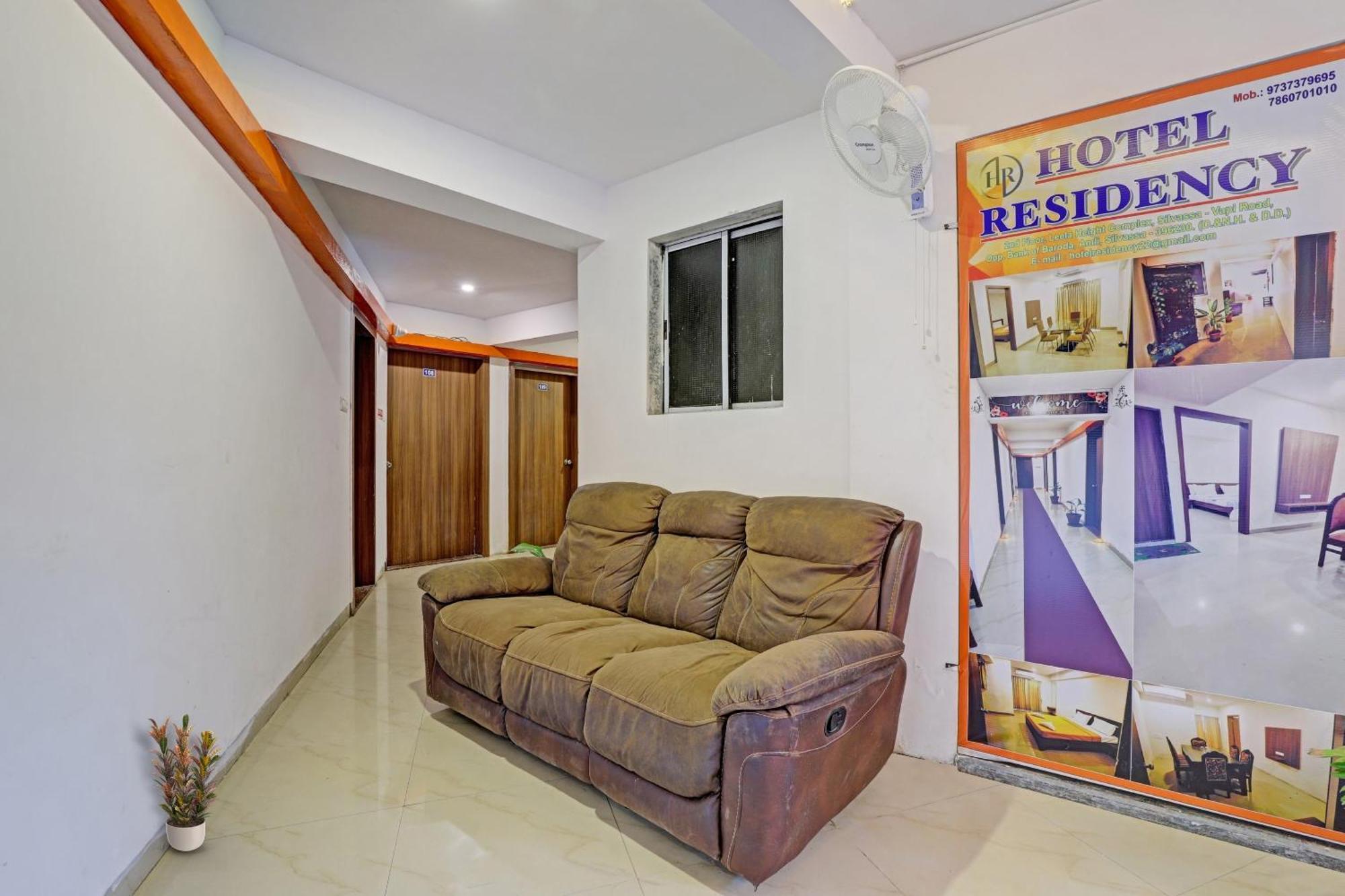 Oyo Flagship Hotel Residency Silvassa Exterior photo