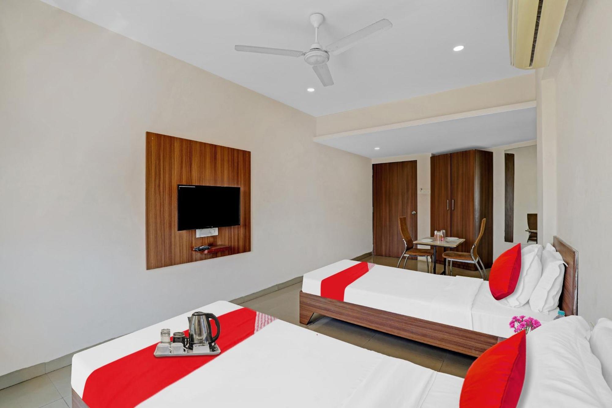 Oyo Flagship Hotel Residency Silvassa Exterior photo